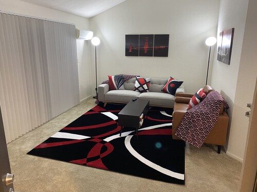 "Cozy Haven: Your Urban Retreat"