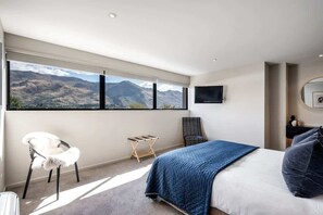 3 bedrooms, iron/ironing board, free WiFi, bed sheets - Lakefront View Apartment with Sauna (Wānaka)