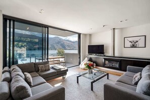 Smart TV, fireplace, offices