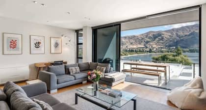 Lakefront View Apartment with Sauna