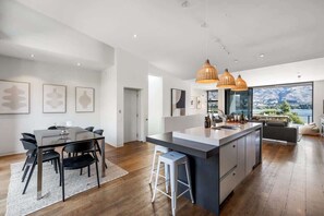 Dining - Lakefront View Apartment with Sauna (Wānaka)