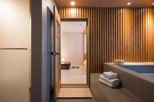 Sistema de insonorización, wifi gratis y ropa de cama 