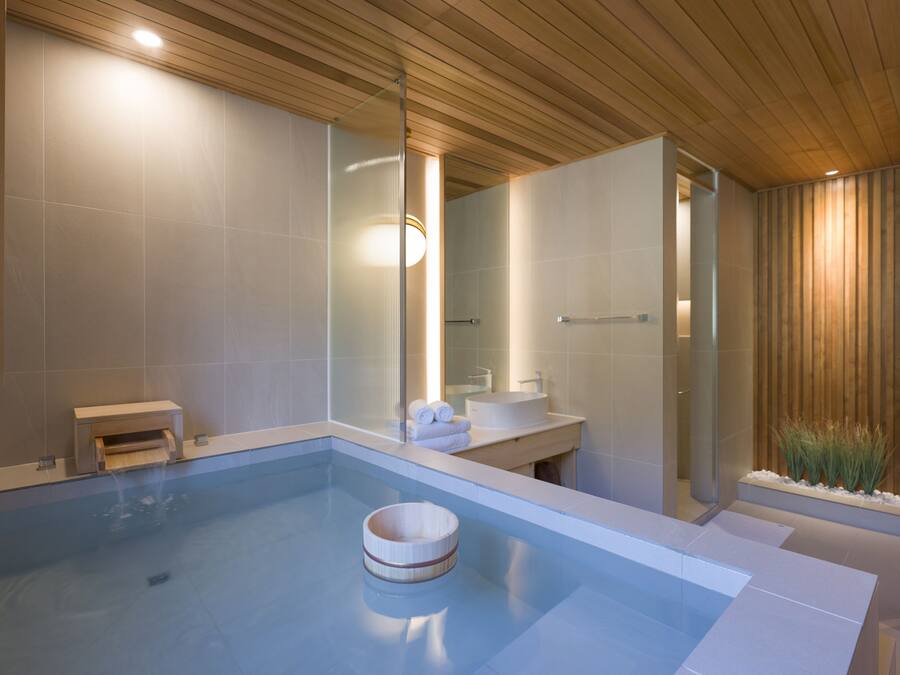 Private Double Room | Bathroom | Free toiletries, hair dryer, bathrobes, slippers