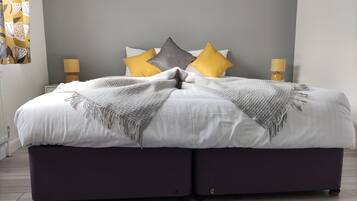 4 bedrooms, desk, iron/ironing board, free WiFi