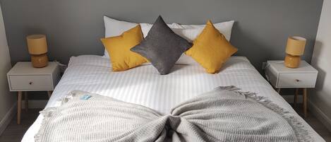 4 bedrooms, desk, iron/ironing board, free WiFi