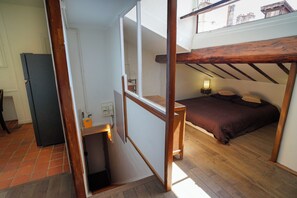 1 sovrum, skrivbord, strykjärn/strykbräda och gratis wi-fi