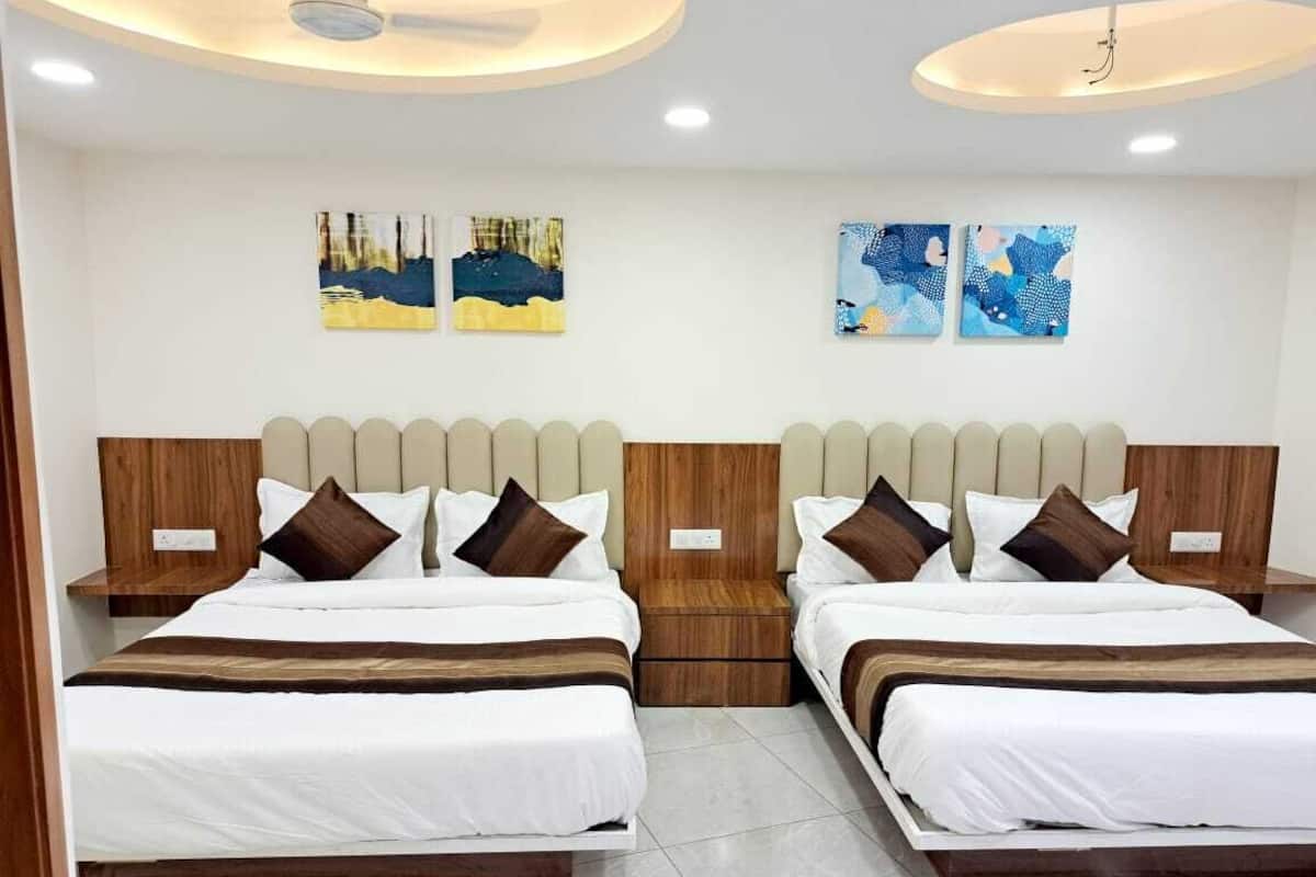 Family Room | Egyptian cotton sheets, premium bedding, memory foam beds, desk