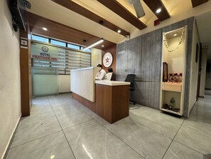 Reception - Hotel Pratham Inn  (Ahmedabad)