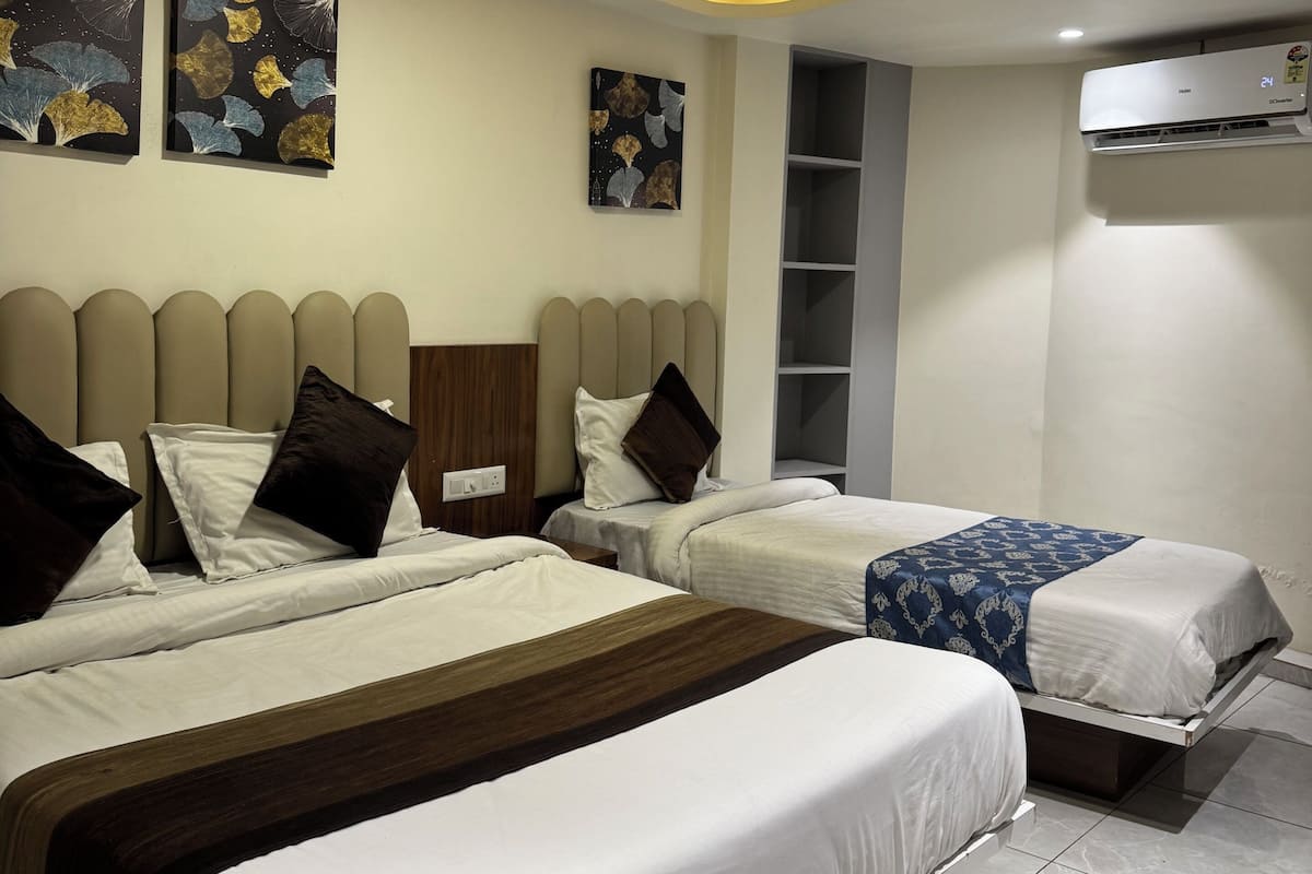 Senior Triple Room | Egyptian cotton sheets, premium bedding, memory foam beds, desk
