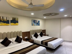 Family Room | Egyptian cotton sheets, premium bedding, memory foam beds, desk