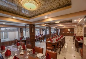 Restaurant - Summit Oakden Resort & Spa (Darjeeling)