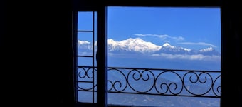 Summit Oakden Resort & Spa