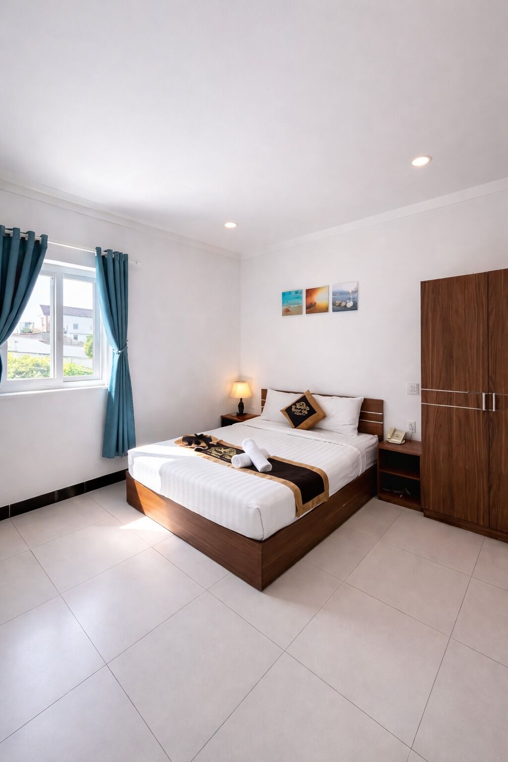 Quarto casal luxo | Frigobar, cofres nos quartos, escrivaninha, quartos à prova de som