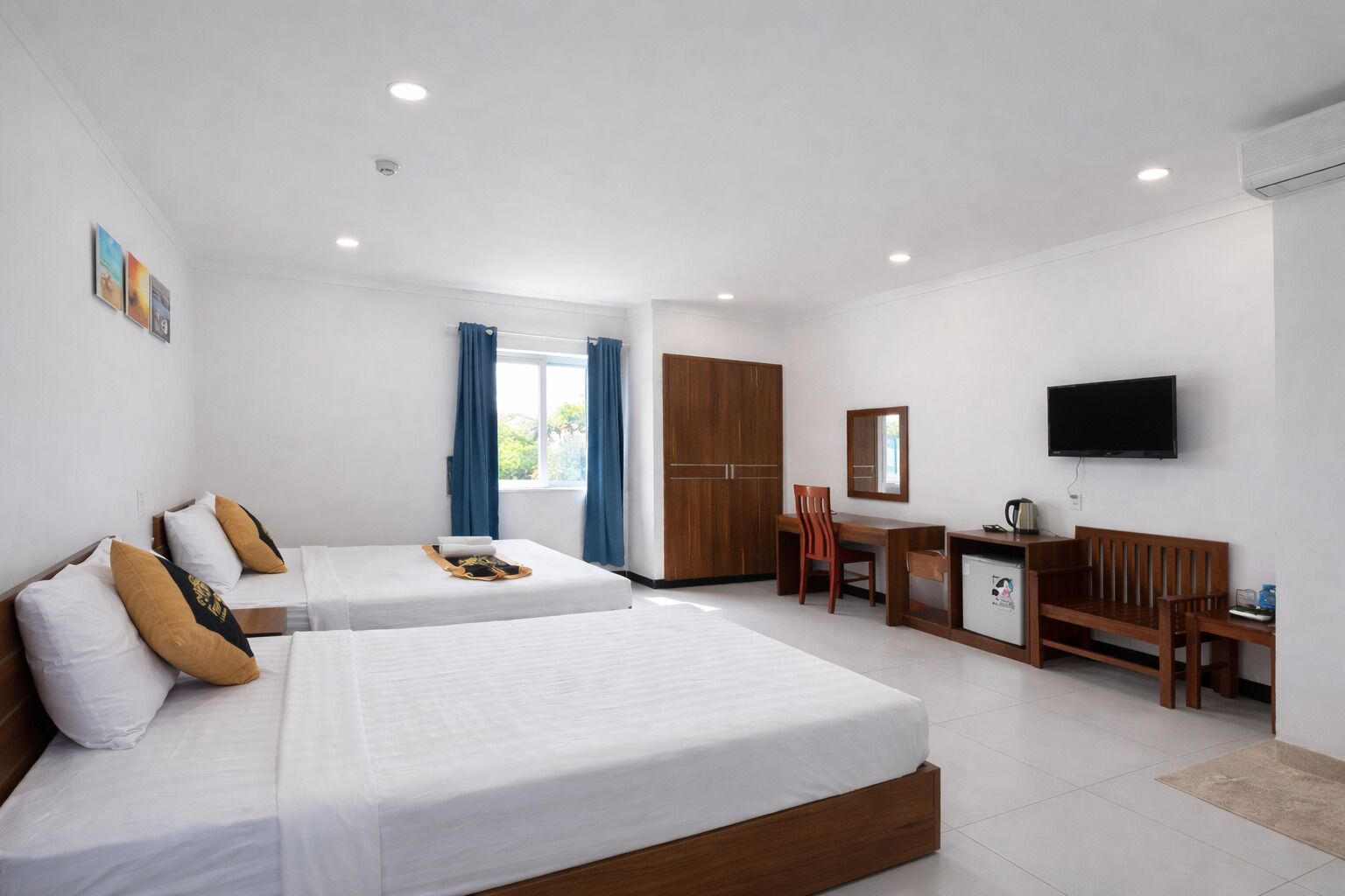 Quarto triplo luxo | Frigobar, cofres nos quartos, escrivaninha, quartos à prova de som