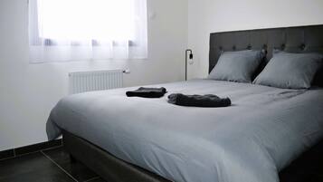 4 chambres, fer et planche Ă repasser, lit parapluie, draps fournis