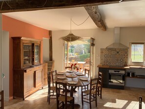 Dining - Gîte: "The house of the lime tree (Capdrot)