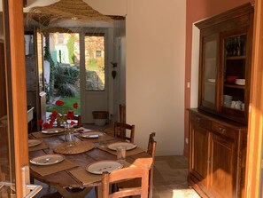Dining - Gîte: "The house of the lime tree (Capdrot)
