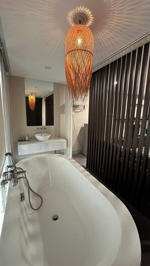 Whirlpool, Haartrockner, Seife, Shampoo