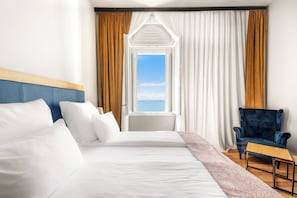 Luxury Room | Minibar, in-room safe, desk, blackout drapes - Hotel Dua Residence (Porec)