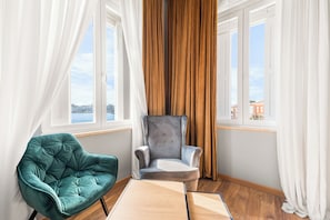 Luxury Room | Minibar, in-room safe, desk, blackout drapes - Hotel Dua Residence (Porec)