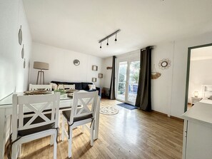 Télévision, table de tennis de table