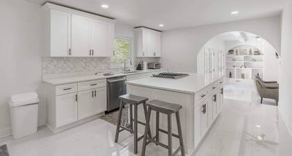 4 Acres, Professionals, King, 5 TVs, Fast Wi-Fi