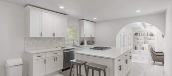 Professionals, King, 5 TVs, 4 Acres, Fast Wi-Fi