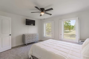 4 habitaciones, tabla de planchar con plancha, wifi y ropa de cama
