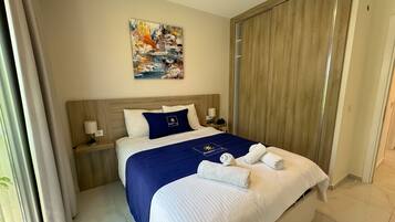 2 Schlafzimmer, Schreibtisch, Bügeleisen/Bügelbrett, Reisekinderbett
