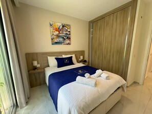2 bedrooms, desk, iron/ironing board, travel cot - Lavender Forestview – Sea View & Balcony for a Relaxing Getaway (Aydın)