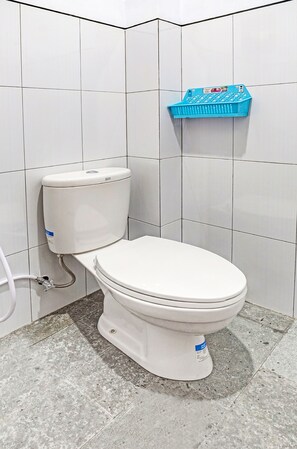 Phòng đôi Deluxe | Phòng tắm | Buồng tắm vòi sen, khăn tắm, giấy vệ sinh 