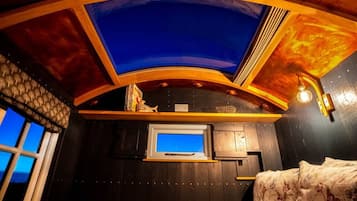 1 bedroom, desk, free WiFi, bed sheets