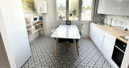 Belle maison avec grand jardin et garage
