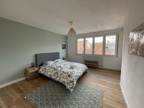 2 chambres, rideaux occultants, fer et planche à repasser, Wi-Fi gratuit