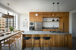 Fridge, microwave, oven, stovetop