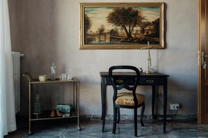 Quarto casal luxo | Individualmente mobiliados, ferros/tábuas de passar roupa
