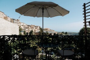 Deluxe Double Room | Terrace/patio