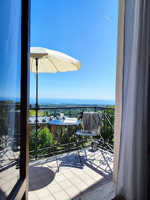 Quarto panorâmico, para não fumantes, sacada | Vista para praia/oceano