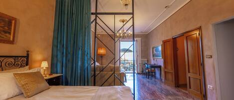 Deluxe Double Room | Individually furnished, iron/ironing board, free WiFi, bed sheets