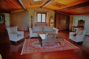 Mira Suit | Living area | Heated floors - The Mira House (Ayvalik)