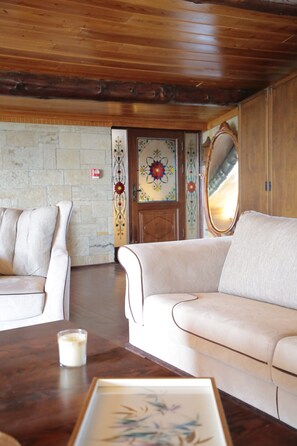 Mira Suit | Living area | Heated floors - The Mira House (Ayvalik)