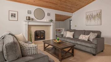 Fernseher, Kamin, Arbeitsbereiche