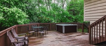 3 Bedroom Home sleeps 12