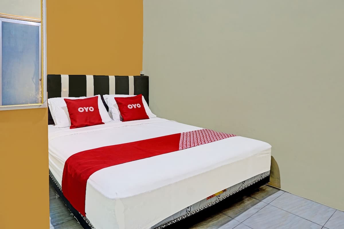 Desk, bed sheets
