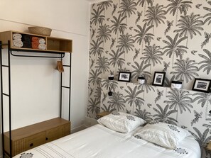 3 quartos, escrivaninha, ferros/tábuas de passar roupa