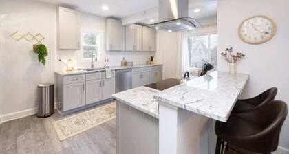 Hot Tub - Game Room - Modern Design - Sleeps 9