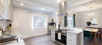 Large 4 Bedroom Renovated With Hot Tub & Game Room