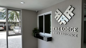 Reception - The Lodge at Min Residence (Bangkok)