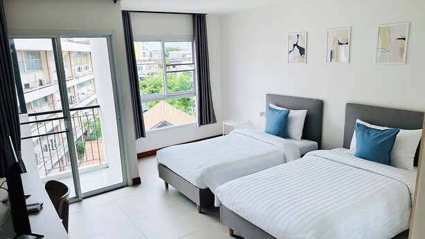 Superior Double or Twin Room - The Lodge at Min Residence (Bangkok)