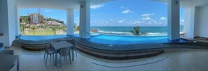 Piscine à débordement